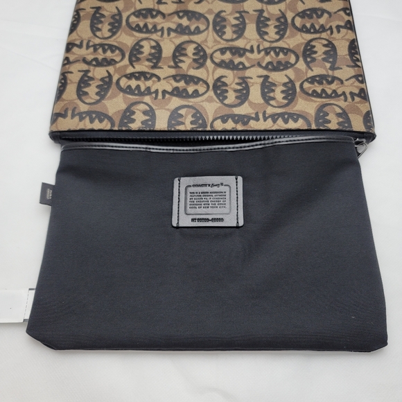 *Sample* Coach Large Pouch In Signature Canvas With Rexy By Guang Yu - Picture 7 of 10